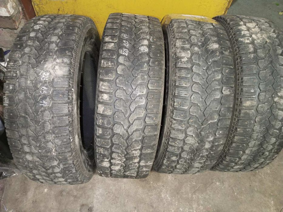 Резина зимняя 225/65/17