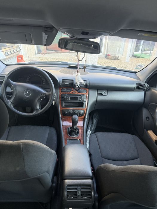 Mercedes-Benz C220 CDI Classic – 2003 | 143 CV | Excelente Estado