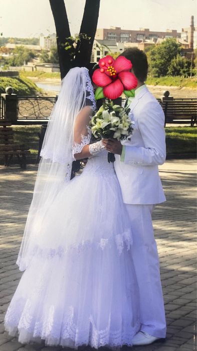 Свадебное платье и мужской костюм