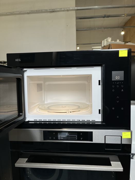 Комплект AEG під забудову духова шафа і мікрохвильова піч