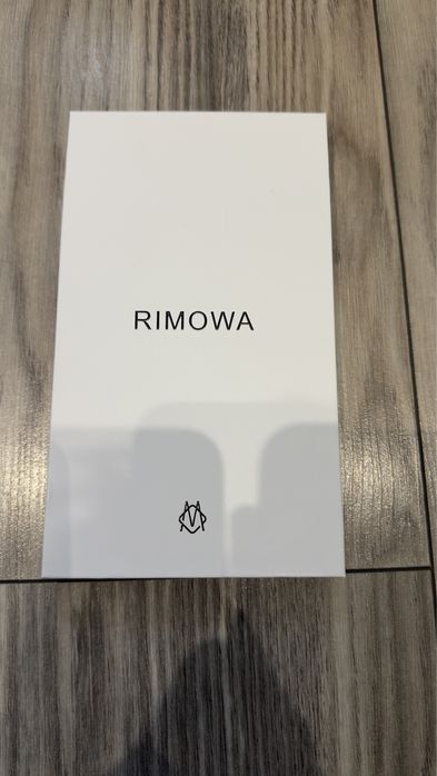Etui RIMOWA do iPhone 16 Pro – srebrne