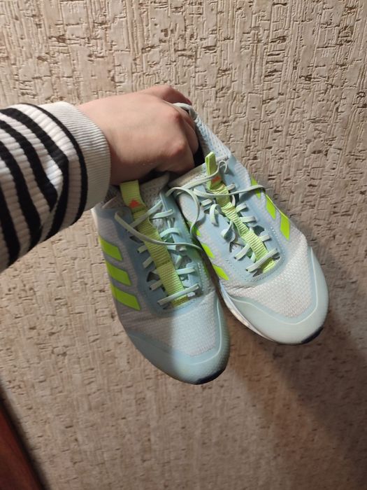 Кросівки adidas .