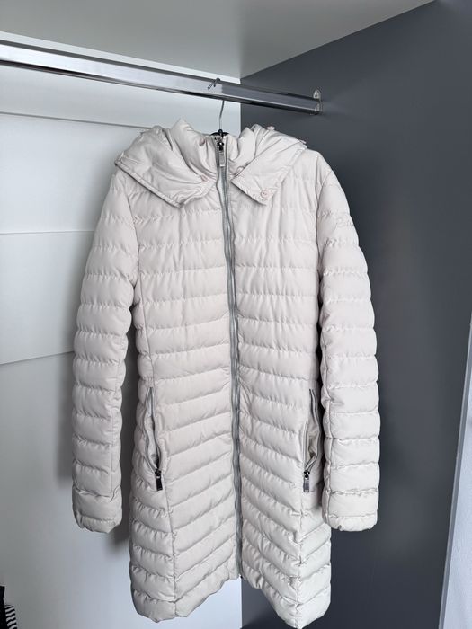 Жіноча зимова куртка, розмір S, тепла, з капюшоном (хутро знімається)