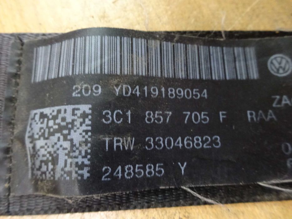 Pas bezpieczeństwa prawy przód przedni VW Passat B6