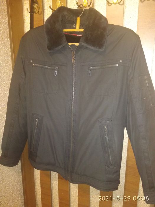 Продам куртку мужскую.