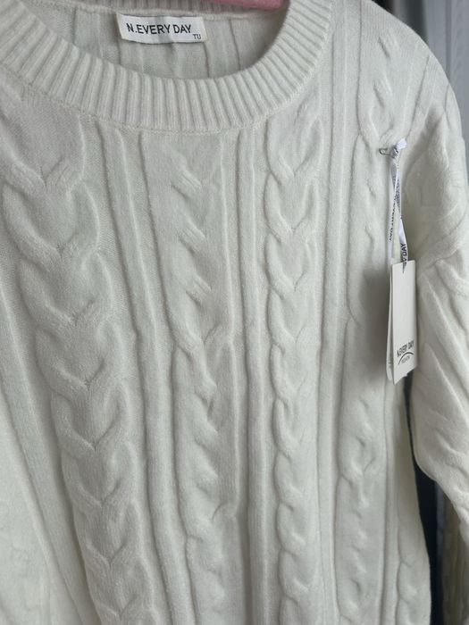 Śliczny biały sweter XL