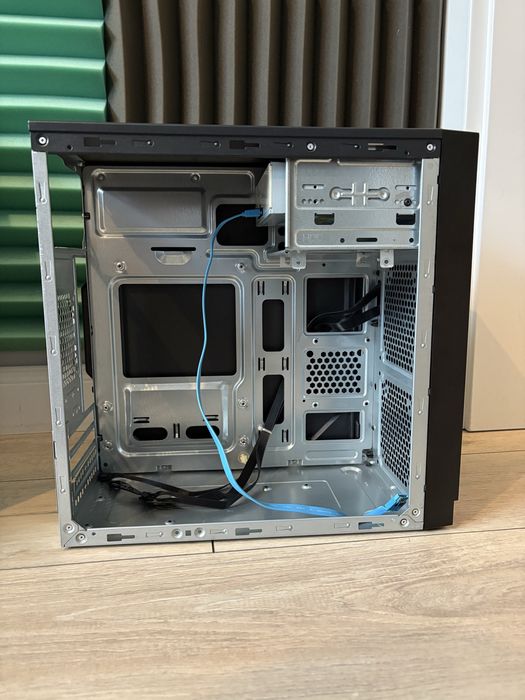 Obudowa do komputera biurowego z napędem CD/DVD