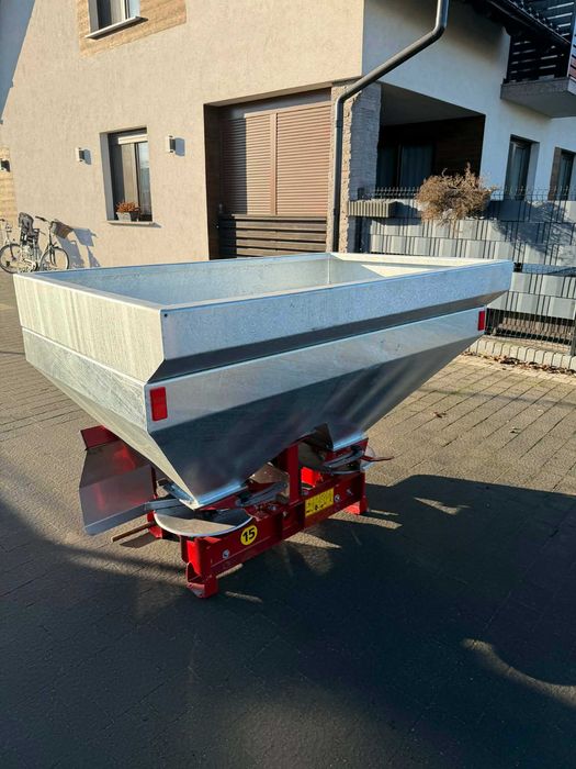 Rozsiewacz STRUMYK 400- 1600 L GRASS-ROL 2-tarczowy transport HIT