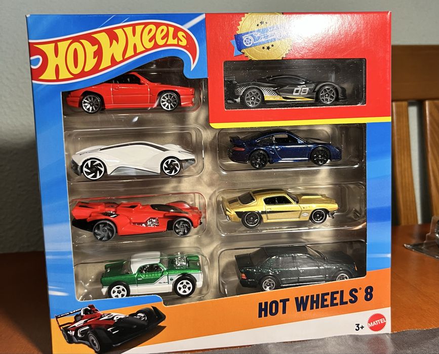 Hot wheels variados