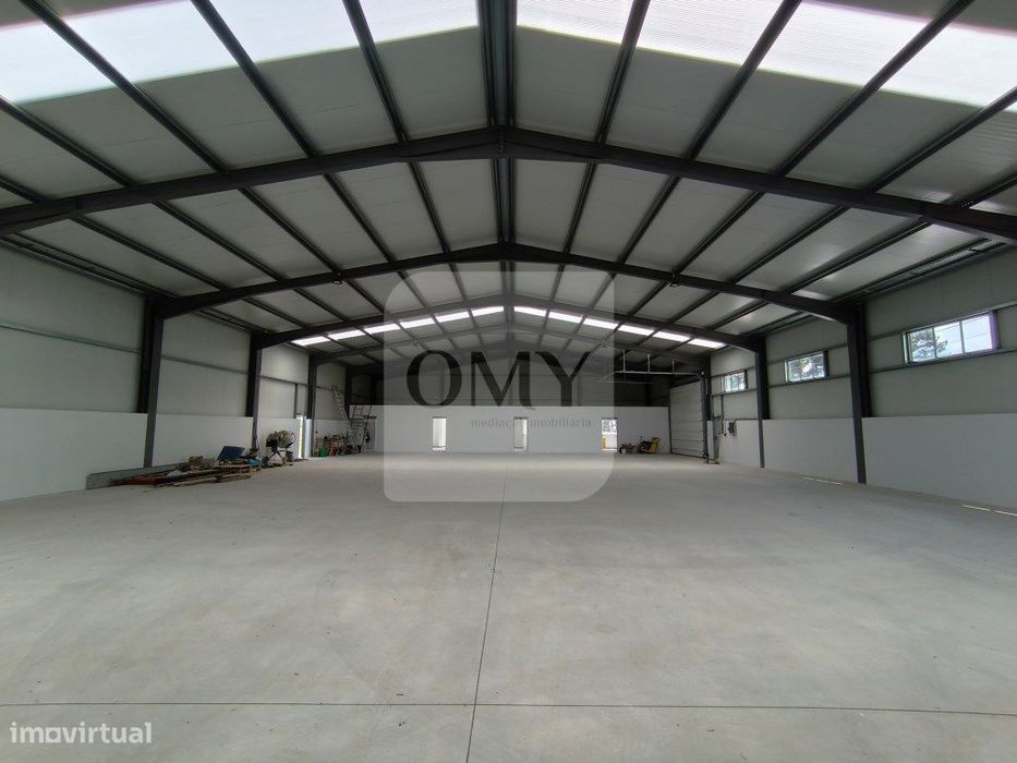 Armazém Novo Junto à Zona Industrial de Constantim, Vila Real