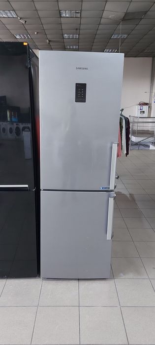 Холодильник Samsung RB29FEJNBSA