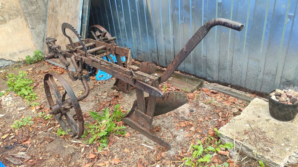 Pług konny dwu skibowy antyk PRL