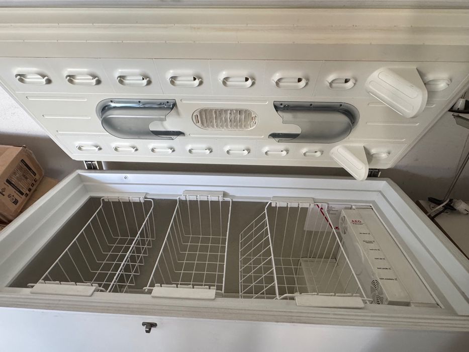 Arca Horizontal AEG (Low Frost - 120.1 cm - 223 L - Branco)