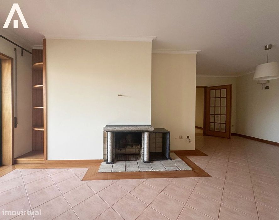 Apartamento T3 com garagem junto ao centro