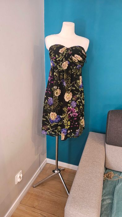 Sukienka letnia na wesele w kwiaty m bez ramiączek