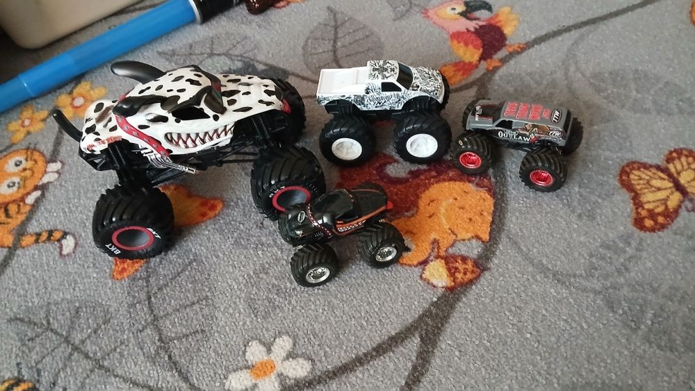 Monster jam  ,  monstery I autka