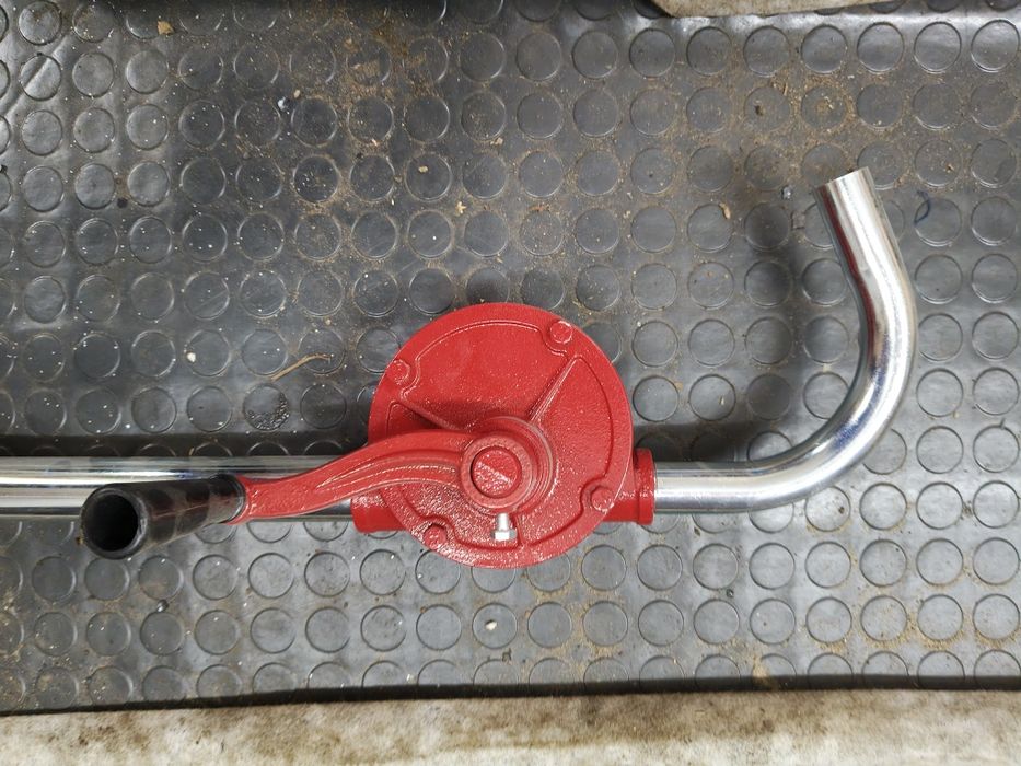 Насос ручний Intertool  для бочок роторний в комплекті з трубою