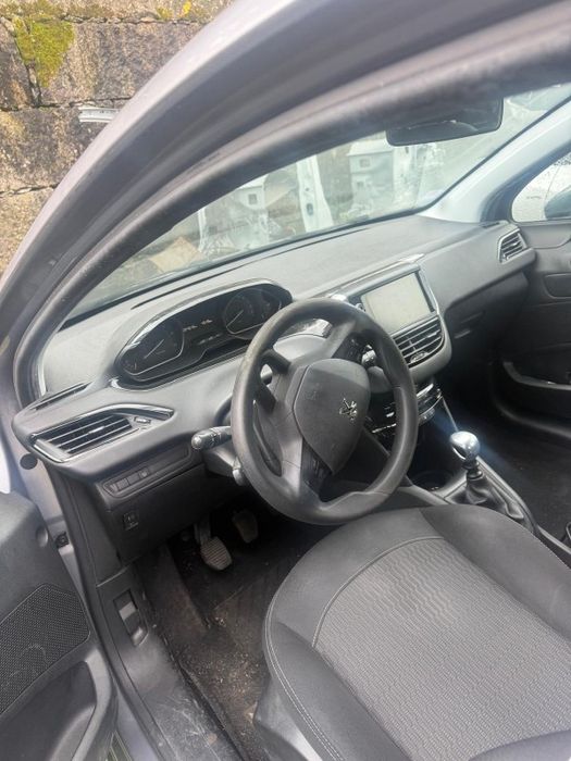 Para peças PEUGEOT 208