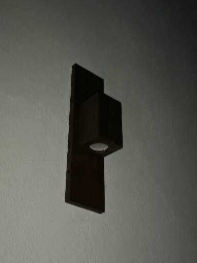 Candeeiro para interior e ou exterior em madeira de fabrico artesanal