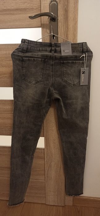 Nowe szare jeansy skinny w rozmiarze S/M