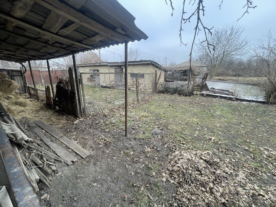 Добротна садиба , індивідуальне опалення , велика ділянка