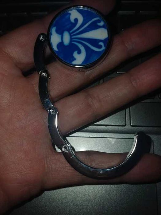 Cabide/Gancho portátil para carteira