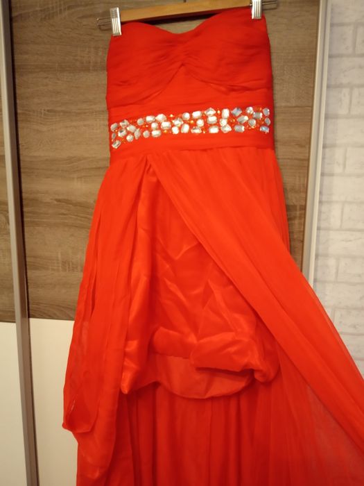 Piękna suknia z trenem