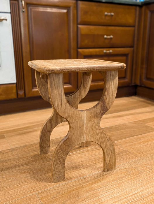 Табуретки кухонні з натурального дерева (масив дуба)