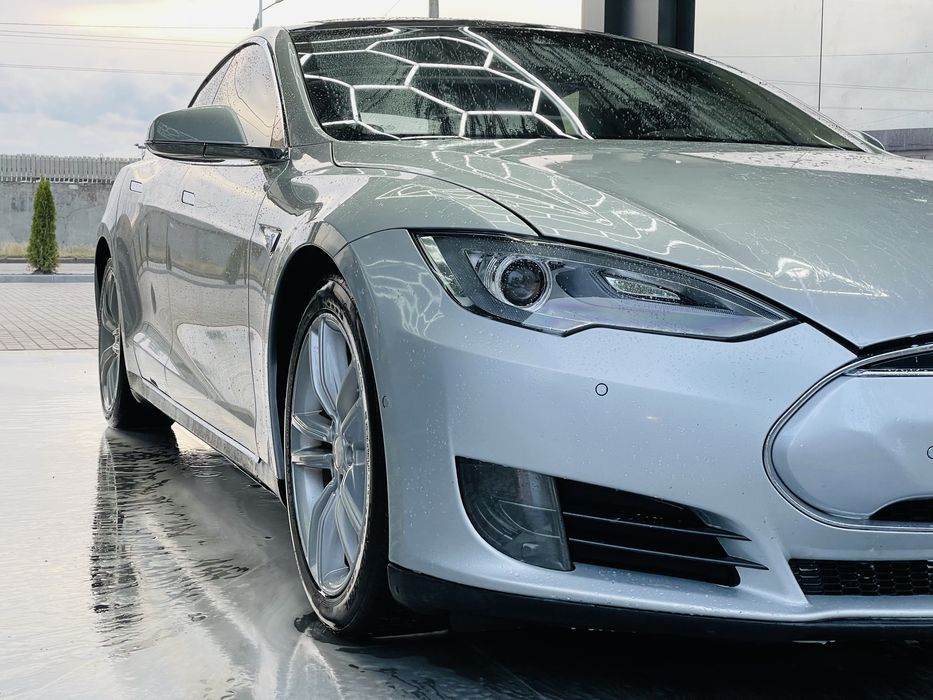 Tesla Model S 2016’ Dual motor