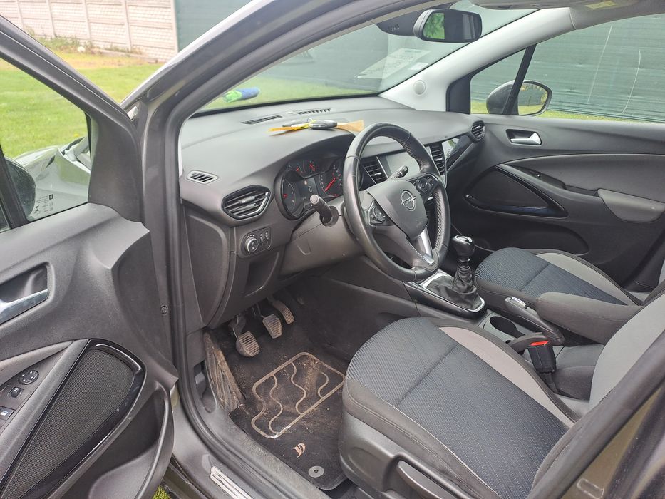 Opel Crossland X 1.5 hdi 120KM Uszkodzony delikatnie