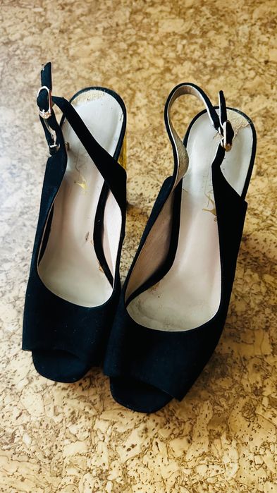 Продам замшеві босоніжки Cann Italia, розмір 37, ціна 300 грн.