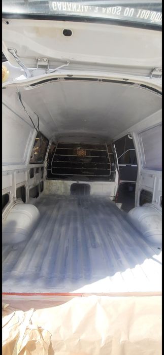 Nissan Vanette Campervan  C22 2.0D (1994) – Projeto Campervan Totalmente Restaurado (Chapa e Pintura Novo)