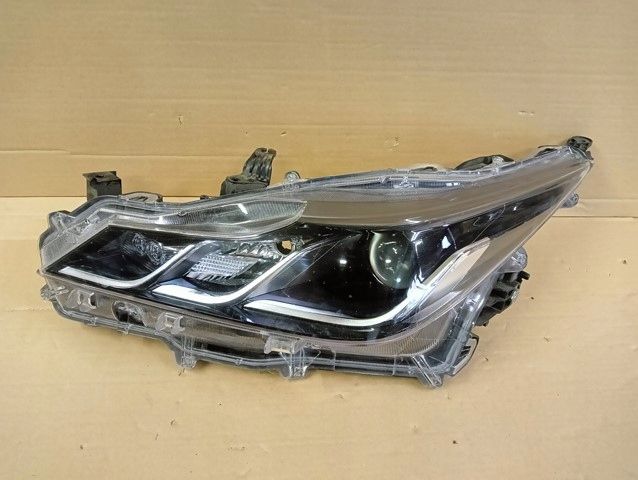 Lampa Lewa Lewy Reflektor Toyota Corolla E21 Sedan Led 19-