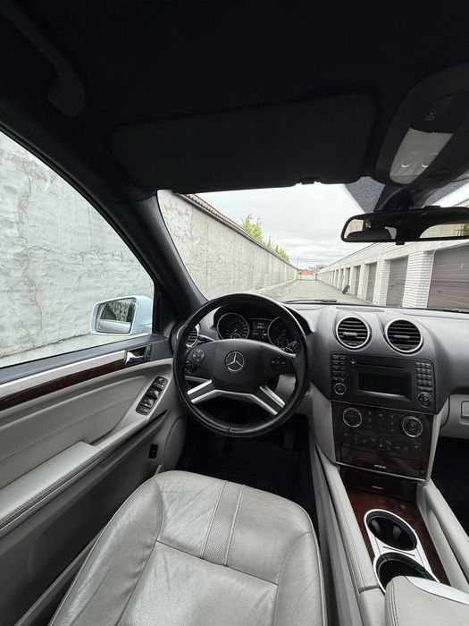 Офіційний Mercedes-Benz ML 350