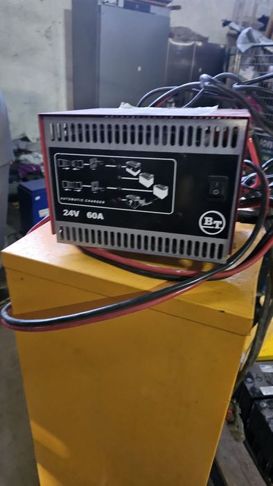 Prostownik do akumulatorów trakcyjnych 12V 24V 36V od 20A do 180A