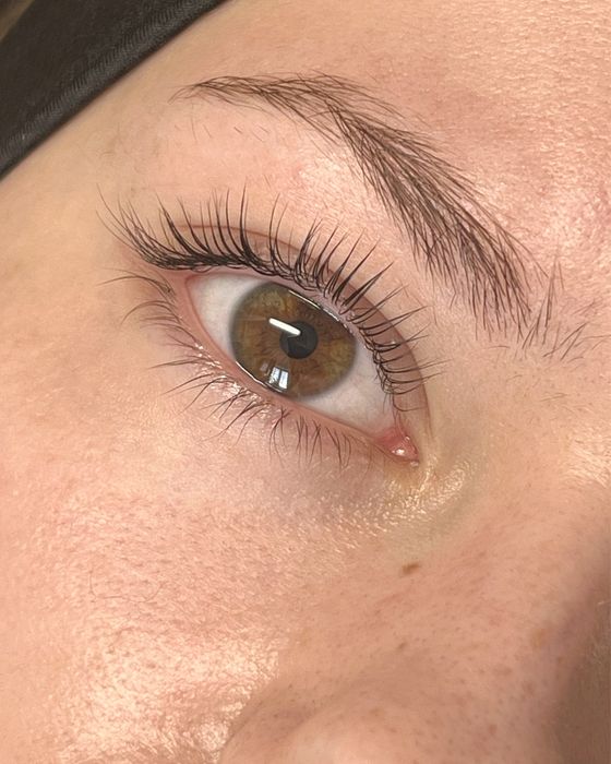 LAMINACJA BRWI I RZĘS Piękne spojrzenie bez makijażu!