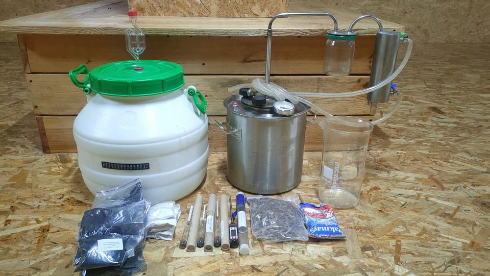 Дистилятор з сухопарником