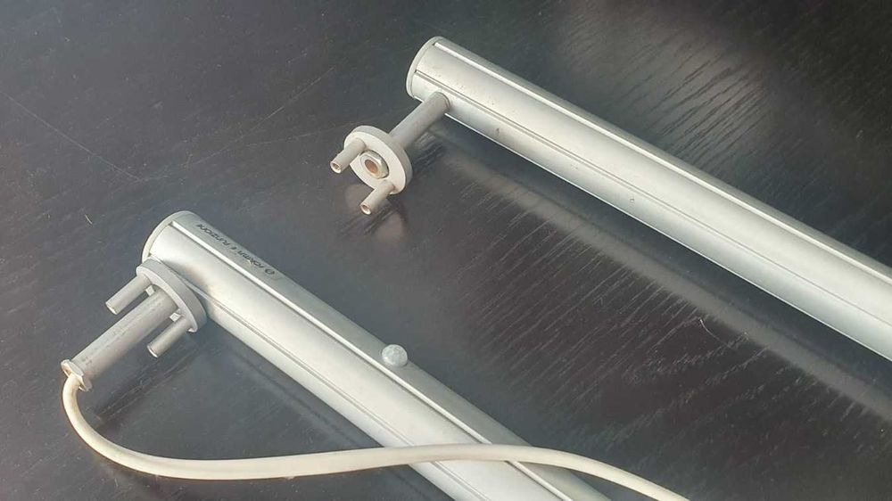 Dois varões de roupeiro com luz- Da Forma e Funzione