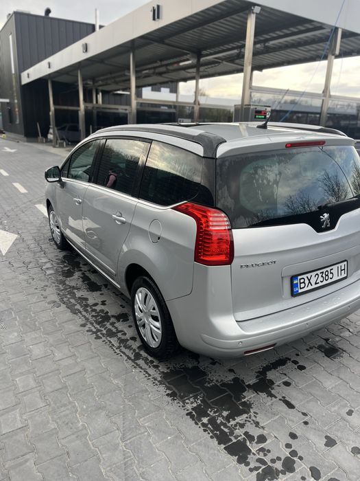 Авто Peugeot 5008