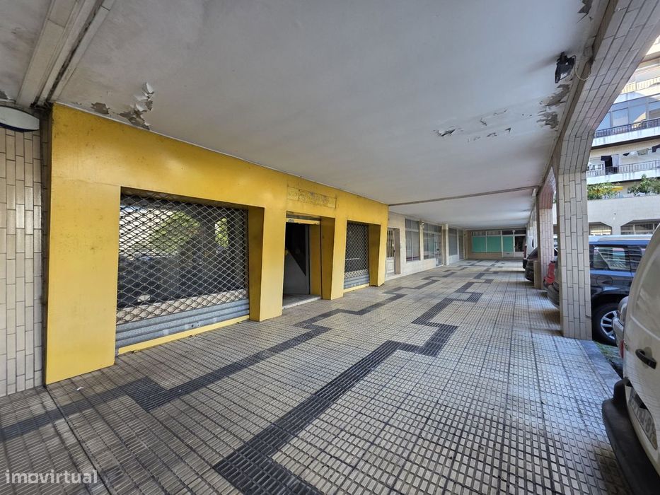 Loja p/ arrendamento com cerca de 100m2, próxima do Bragaparque