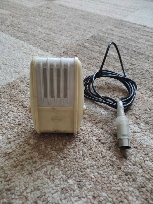 Stary mikrofon dynamiczny z PRL-u