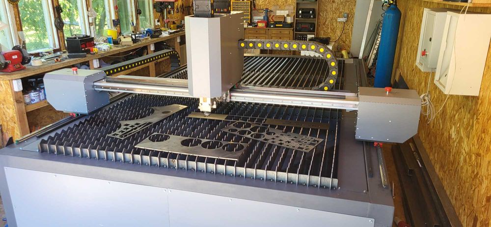 Оптоволоконний лазерний станок. Робоче поле 1550 х 3050