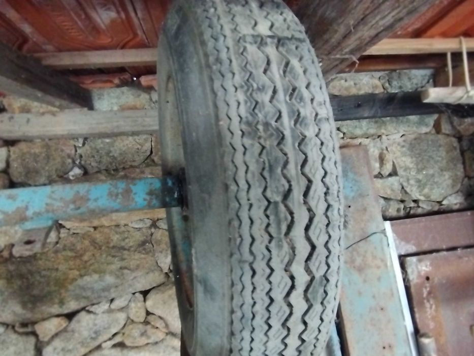 Rodas com eixo de atrelado