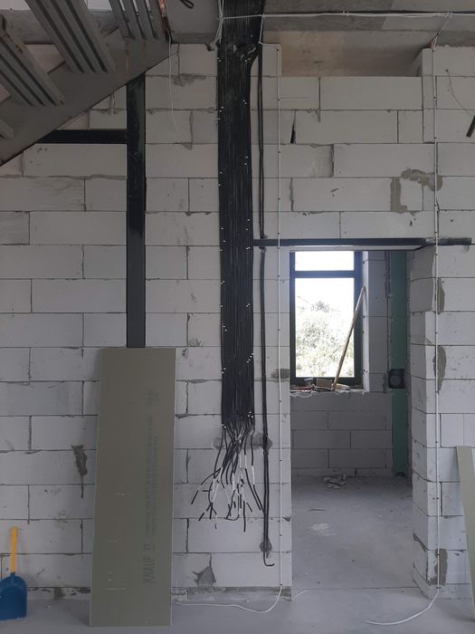 Електрик Гатне заміна проводки виклик аварійного майстра