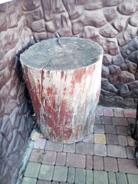 Продам деревяну колоду із дуба, діаметр 60см., висота 80см.