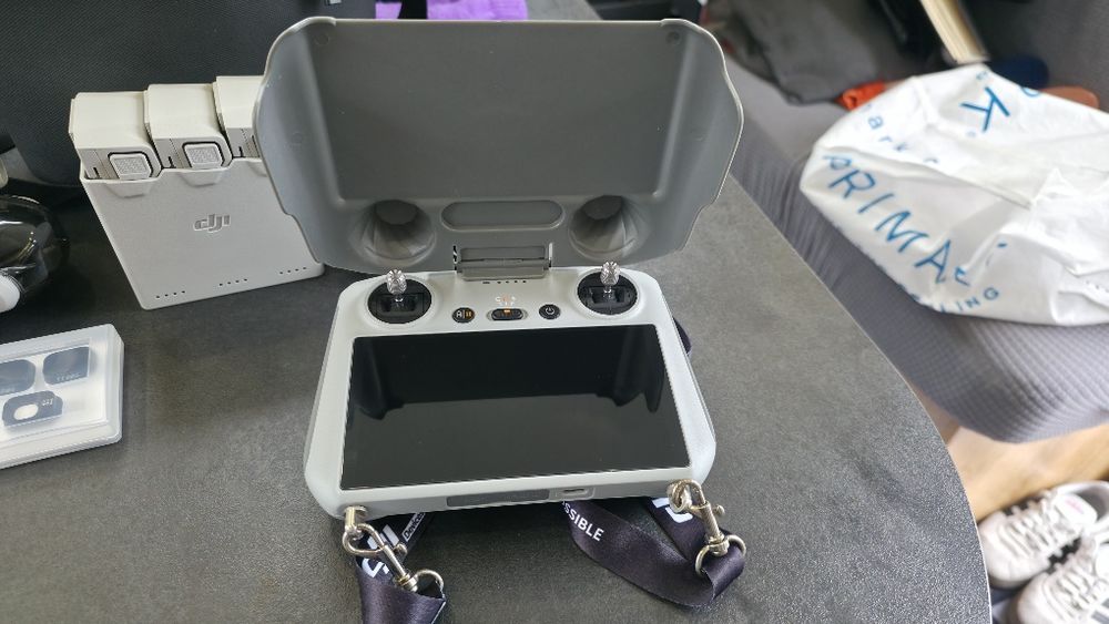 Kit Drone DJI Mini 3 Fly More Combo + Controle Remoto DJI RC