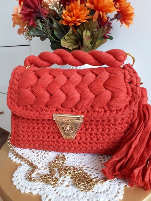 Czerwona torebka handmade z przędzy bawełnianej