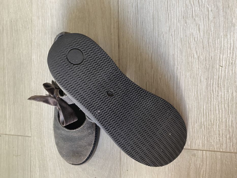 Sapatos fivela Zippy, em ótimo estado, tamanho 32