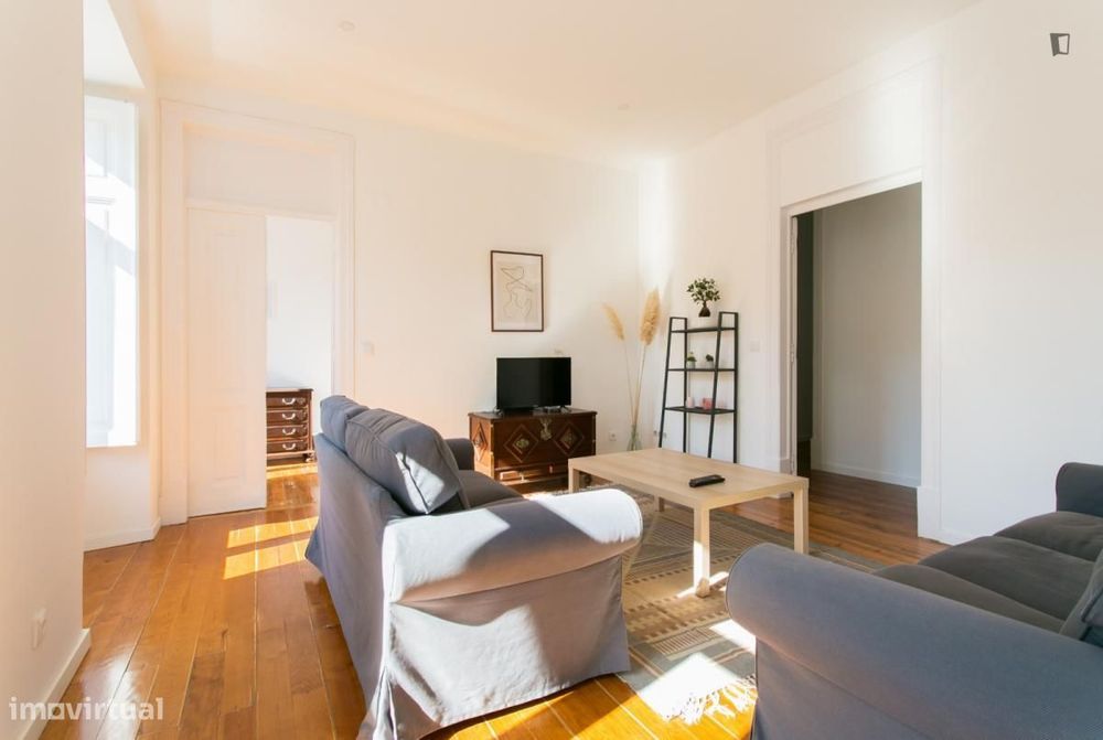 Apartamento com 7 quartos - localizado em Anjos Lisbon