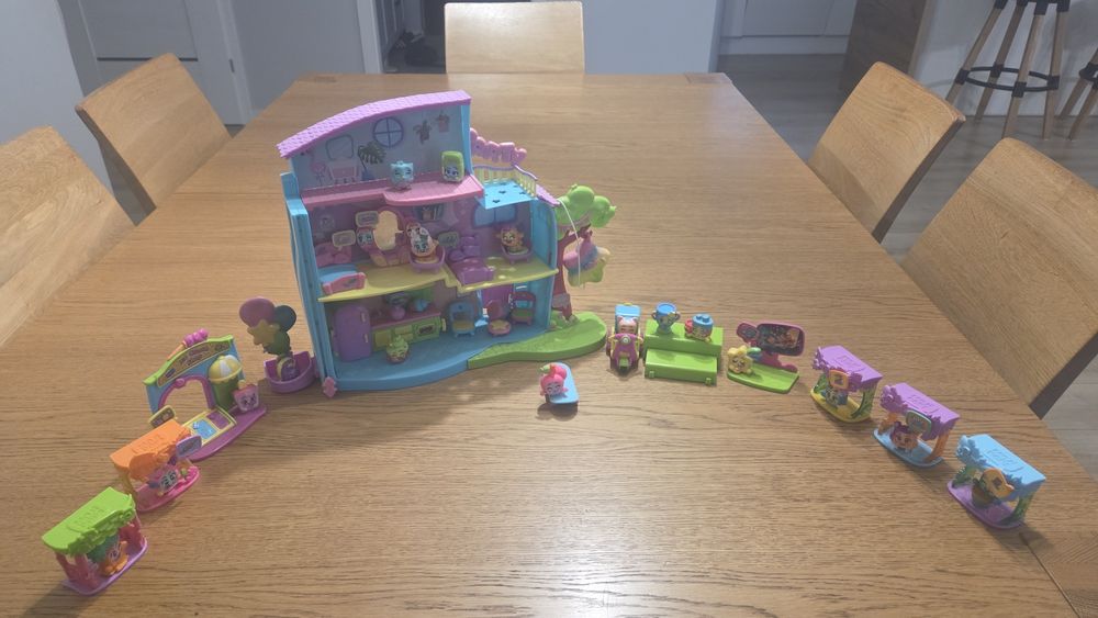Moji Pops – figurki oraz domek.